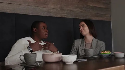 Interracial couple on a romantic date Vidéo 171180904