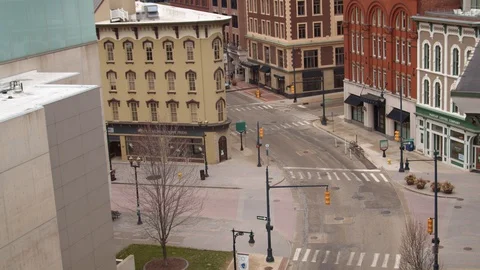 Intersection and street with no traffic, covid-19 lockdown, quarantine, 4K60p Stock Footage 128728684