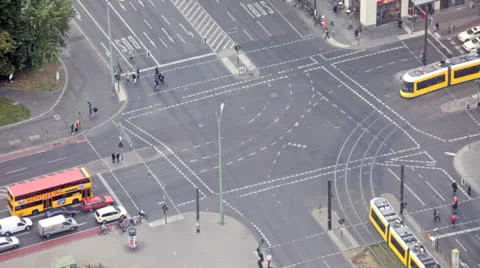 The intersection with a brisk traffic in Berlin, Germany Video stock 22623817