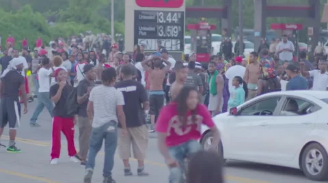 An intersection in Ferguson Missouri marks ground zero for racial protests. 库存影片 45467572