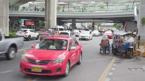 Intersection of Phaya Thai Road and Rama 1 Road Stock Footage 99133468
