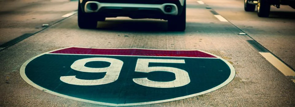Interstate 95 shield painted on the asphalt in Miami Stock-Fotos