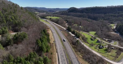 Interstate Highway in a Mountain Valley Aerial View Camp Creek West Virginia 스톡 동영상 335771701