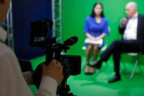 Interview in tv green screen studio Stock-Fotos