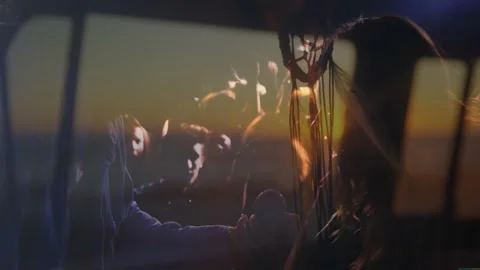 Interviewer holding microphone toward singer with dreamcatcher in music set Vidéo 307652097