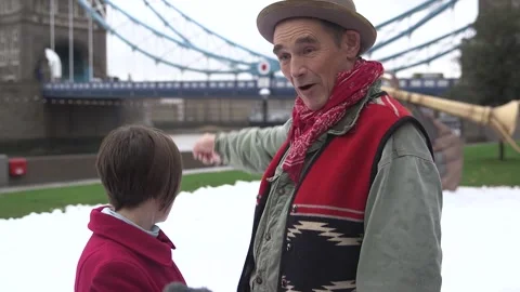 Interviews with Mark Rylance and Ruby Barnhill as the BFG set is installed along 库存影片 149113945