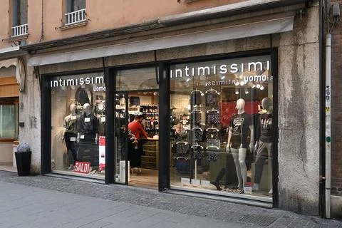  Intimissimi Uomo, Store fuer Maenner-Waesche bzw Unterwaesche in Ferrara,... Stock Photos