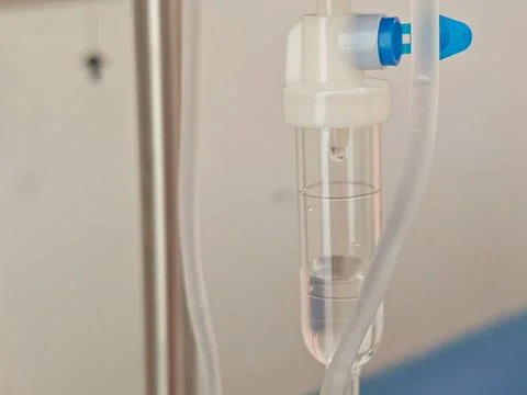 Intravenous Drip Chamber with Liquid Solution in Hospital Setting Fotos de archivo