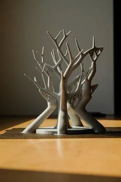 Intricate 3D printed trees showcasing unique branches on a printing plate 库存照片