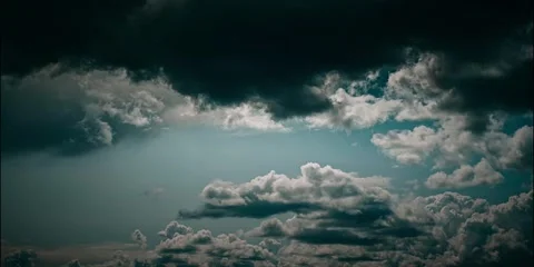 Intricate Cloud Patterns Highlighting Nature's Artwork Vidéo 329695688