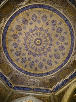 Intricate patterns and arabic script decorating the dome of a historical bu.. Stock Photos