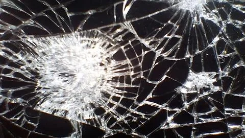 Intricate web of sharp cracks on a shattered mobile phone screen Foto stock