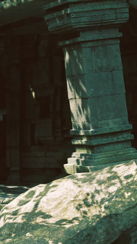 Intriguing shadows dance upon ancient stone pillars in a mystical setting 스톡 동영상 331836192