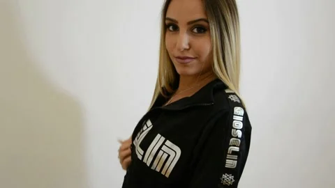 Intro bra without tracksuit 스톡 동영상 145672195