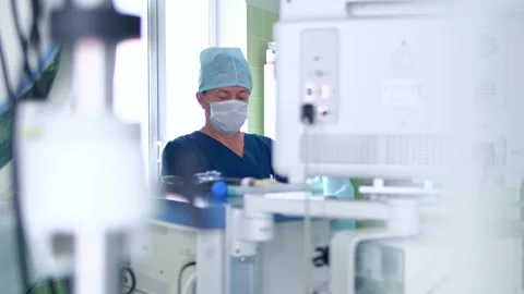 Introducing a patient to anesthesia before surgery Stock Footage 150884721
