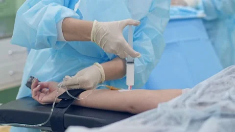 Introducing a patient to anesthesia before surgery Stock Footage 150887066