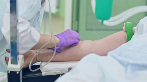 Introducing a patient to anesthesia before surgery Stock Footage 150887362