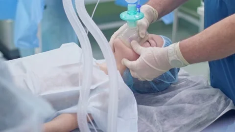 Introducing a patient to anesthesia before surgery Stock Footage 150887602