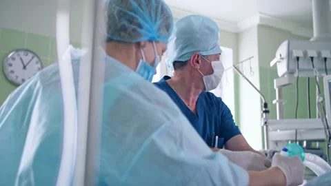 Introducing a patient to anesthesia before surgery Stock Footage 150890349
