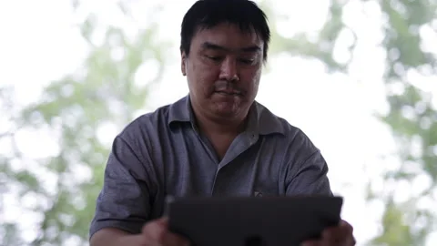 Inuk man using a tablet Stock Footage 218633474