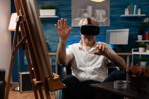 Invalid aged artist using vr glasses to draw masterpiece Stockfoto's