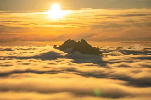 Inversion Sunrise/Sunset at Mount Rainier Video stock 145921383
