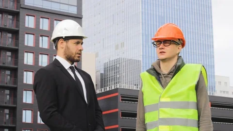 Investor and builder project completion payment money drawing documentation Vídeo Stock 113685609