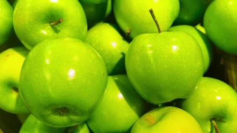 Invigorating close-up of a pile of fresh green apples, perfect for healthy Video stock 318310962