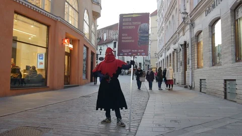 Invitations to medieval restaurant by dressed up worker in Tallinn, Estonia, Stock Footage 124797989