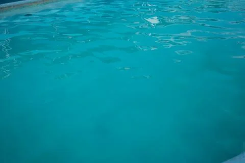Inviting blue pool with ripples on the surface Foto stock