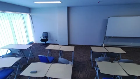 Inviting Learning Space: Modern Empty Classroom Vidéo 247905222