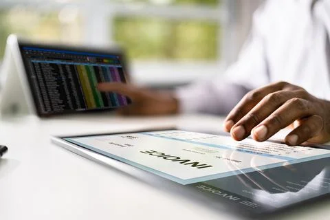 Invoice Accounting Software On Computer Foto stock