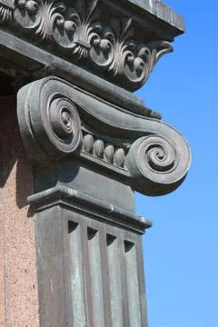 Ionic capital of bronze column Foto stock