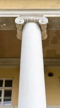 Ionic Columns of the Baltic Manor House in Krimulda  Gauja National Park Near Stockfoto's