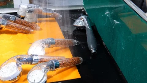 Ionic filter shower head demonstration Vídeo Stock 86009158