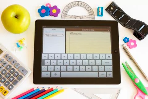 Ipad 3 with notes application and school accesories 스톡 사진