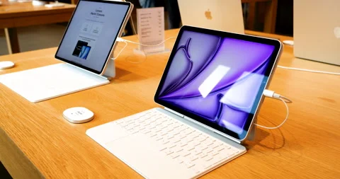 IPad Air and Pro on display with keyboards 動画素材 312178136
