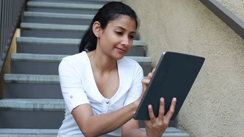 Ipad browsing Video stock 75251389