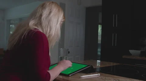 IPad Pro Green Screen Gestures Swipe and Zoom Stock-Footage 59731116