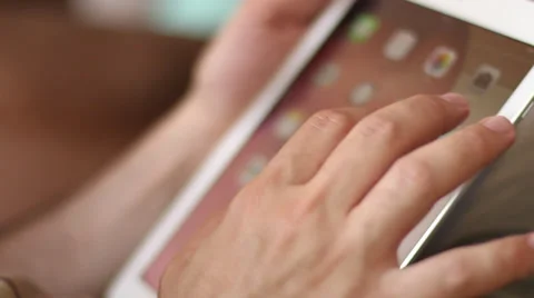 IPad tablet surfing the net 02 스톡 동영상 39381822