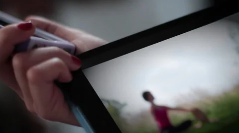 IPad/Tablet Device &amp; Yoga Scene Vídeo Stock 29472152