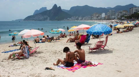 Ipanema Beach in Rio de Janeiro, Brazil. Timelapse Vídeo Stock 58859533