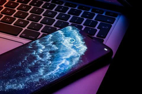 IPhone 11 Pro Max with Macbook in the back 스톡 사진
