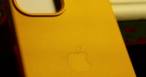 Iphone 12 Pro max, close up, Apple logo over California poppy leather case 스톡 동영상 144638746