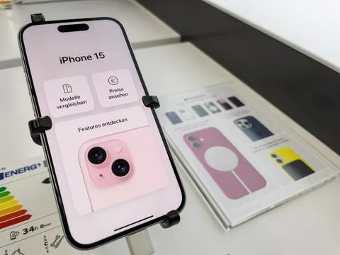 IPhone 15 Display with Comparison Features in Retail Store Stock Photos
