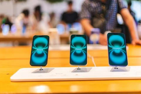 IPhone 16 and iPhone 16 Plus on Retail Display Stock Photos