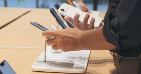 IPhone 17, iPhone 17 Air comparison in man hands at Apple store, close up. Testi Stock Footage 322051329