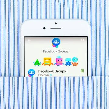 IPhone 6 displaying Facebook groups application Stock Photos