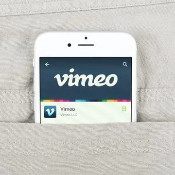 IPhone 6 displaying Vimeo application Fotos de archivo