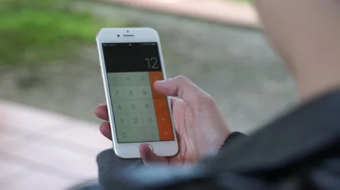 IPHONE 7 calculation 스톡 동영상 67858016